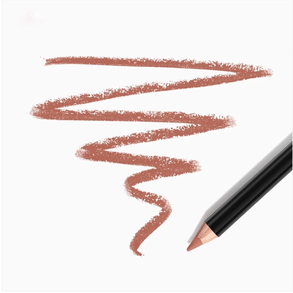 GXVE by Gwen Stefani Anaheim Line Clean Waterproof Lip Liner color HARBOR BLVD